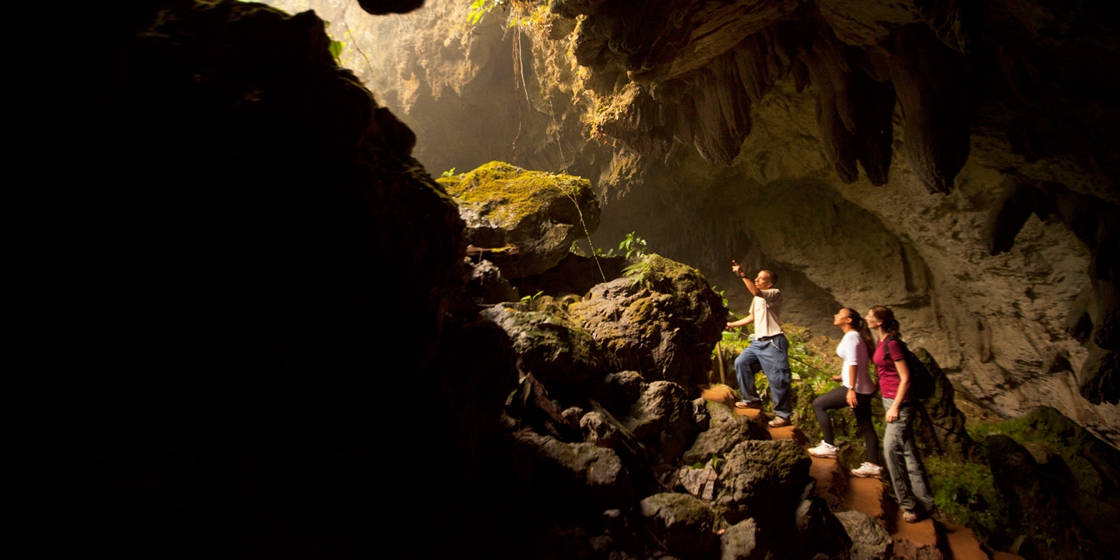 Reasons Why You Should Use a Local Guide While Traveling Abroad